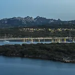 Apartahotel Cala Petralana