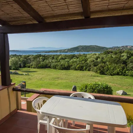 Lejlighedshotel Cala Petralana 3*