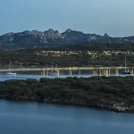 Aparthotel Cala Petralana