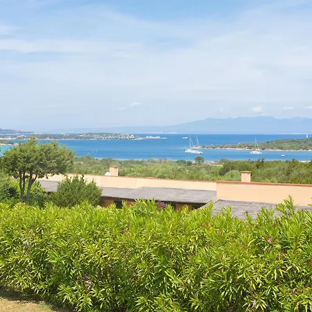 Aparthotel Cala Petralana 3*