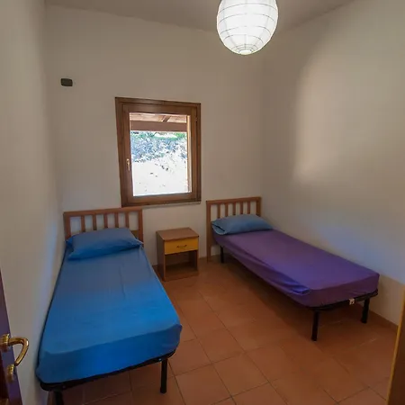 Aparthotel Cala Petralana