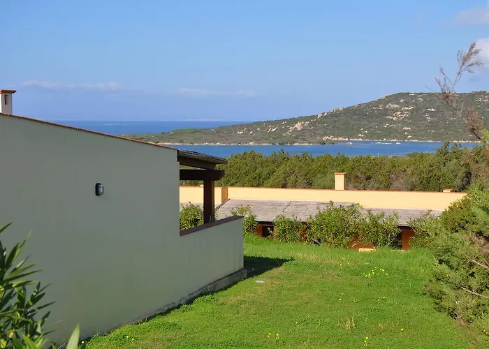 Cala Petralana Aparthotel 3*