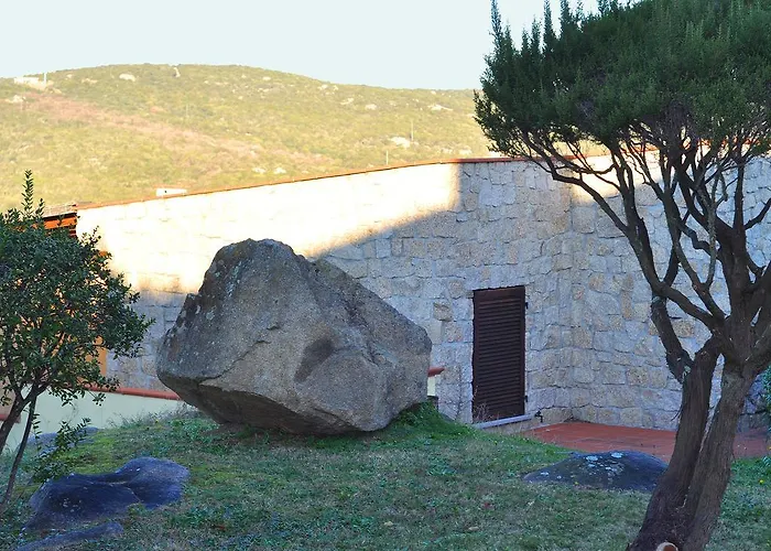 Cala Petralana Aparthotel 3*