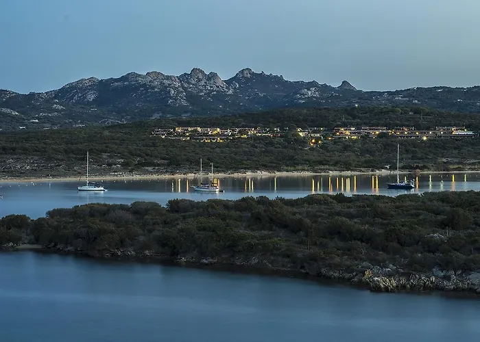 Aparthotel Cala Petralana