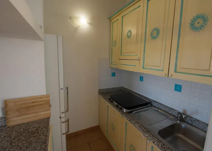 Aparthotel Cala Petralana